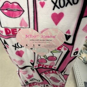 Betsey Johnson xoxo valentine cards Pink and Black Plush Throw